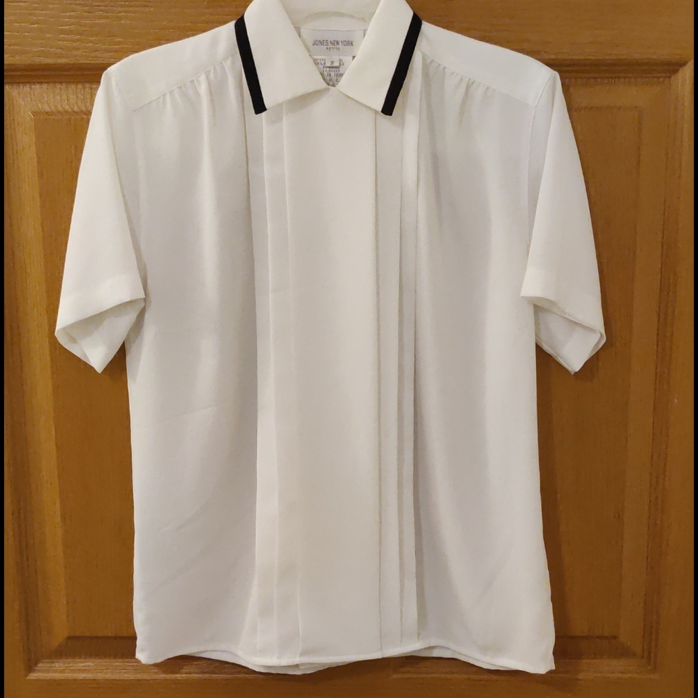 Petite Woman's White Blouse Size 2, Jones New Youk